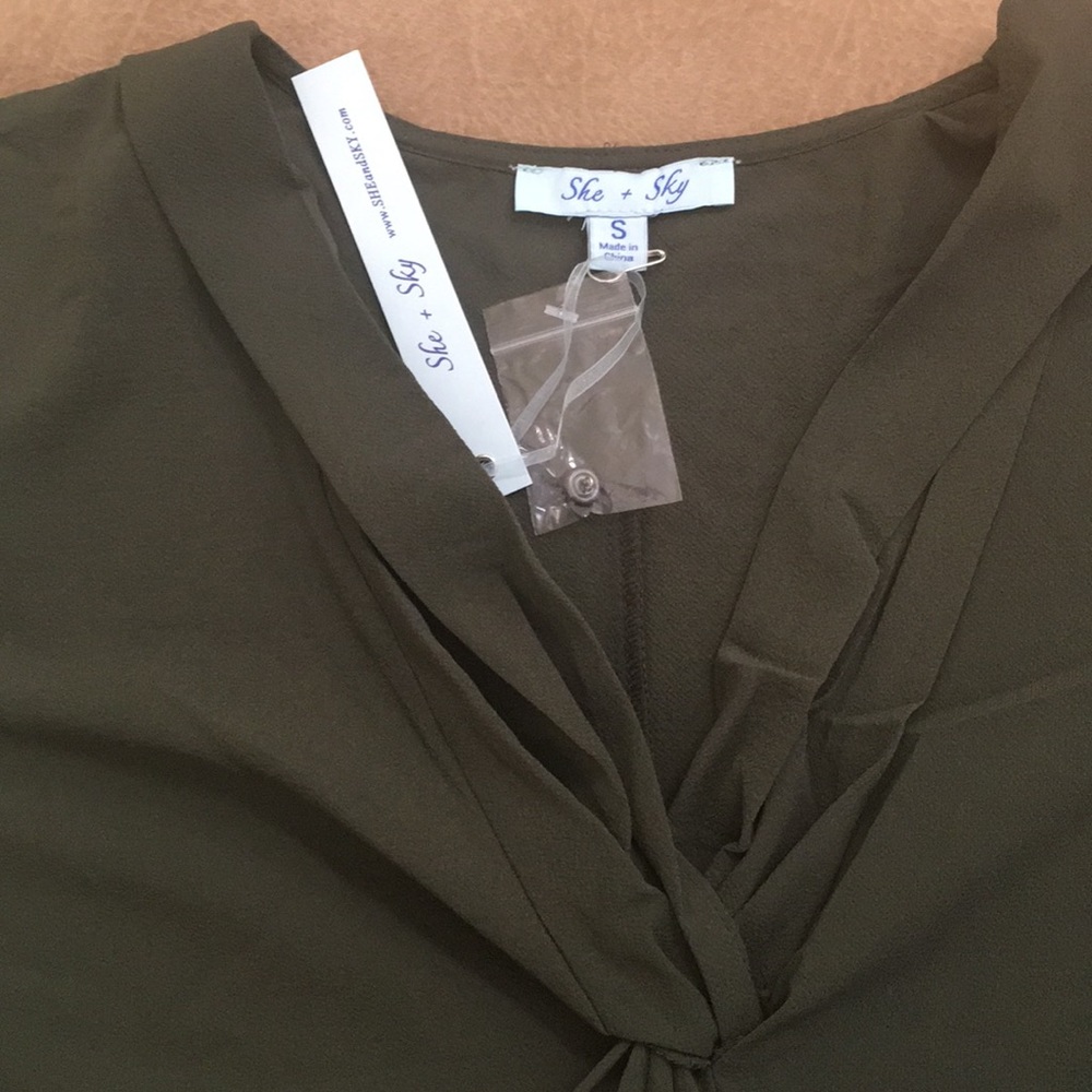 She and Sky, Olive Twist Front Top - Picture 5 of 8